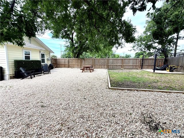 818 S 6th Street, Temple, TX 76504
