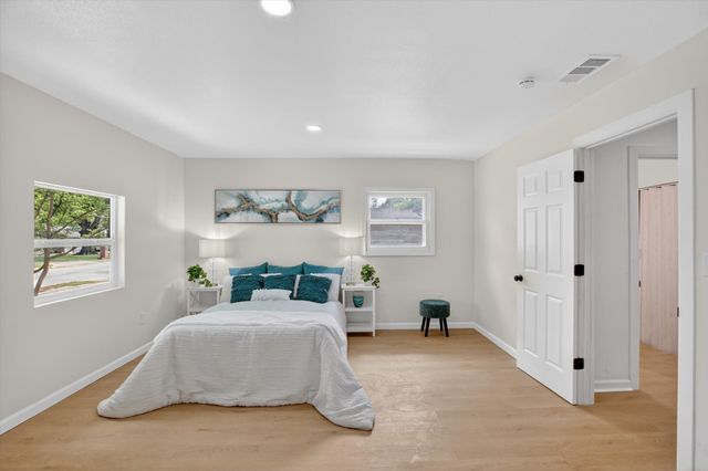 2424 Cloverdale Street, Arlington, TX 76010