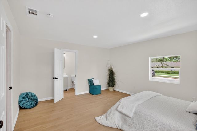 2424 Cloverdale Street, Arlington, TX 76010