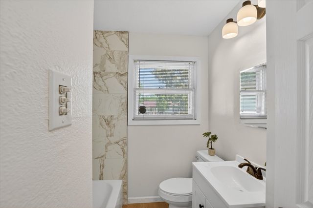 2424 Cloverdale Street, Arlington, TX 76010