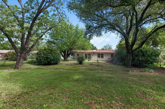 2424 Cloverdale Street, Arlington, TX 76010