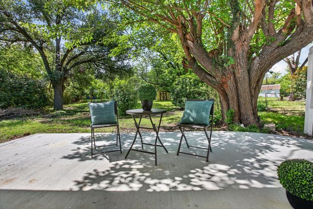 2424 Cloverdale Street, Arlington, TX 76010