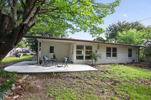 2424 Cloverdale Street, Arlington, TX 76010