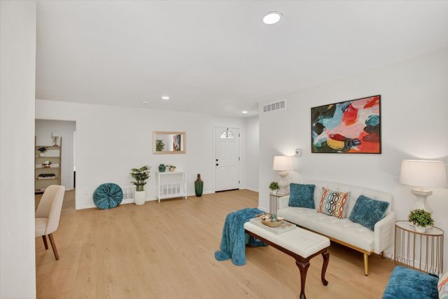 2424 Cloverdale Street, Arlington, TX 76010