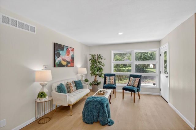 2424 Cloverdale Street, Arlington, TX 76010