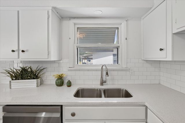 2424 Cloverdale Street, Arlington, TX 76010