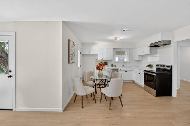 2424 Cloverdale Street, Arlington, TX 76010