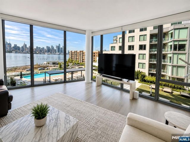 9 Ave At Port Imperial 509, West New York, NJ 07093