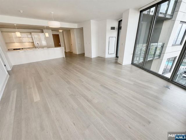 9 Ave At Port Imperial 509, West New York, NJ 07093