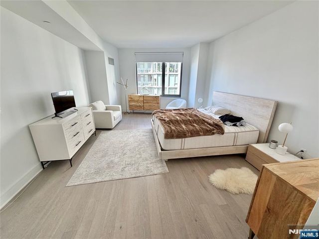 9 Ave At Port Imperial 509, West New York, NJ 07093