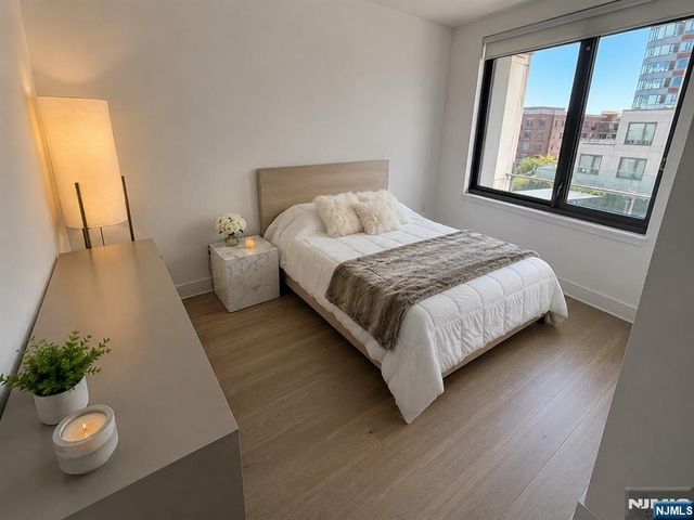 9 Ave At Port Imperial 509, West New York, NJ 07093