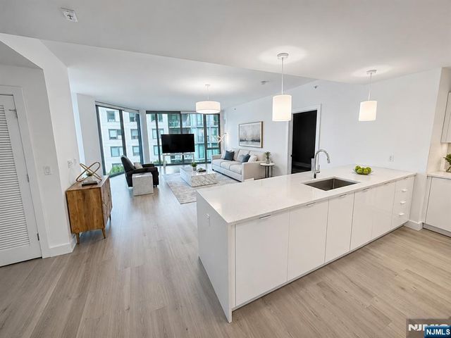 9 Ave At Port Imperial 509, West New York, NJ 07093