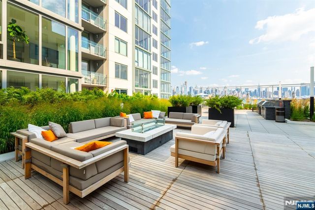 9 Ave At Port Imperial 509, West New York, NJ 07093
