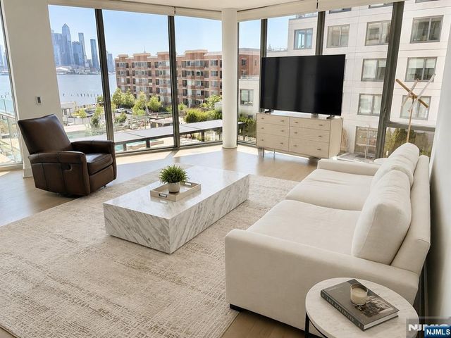 9 Ave At Port Imperial 509, West New York, NJ 07093