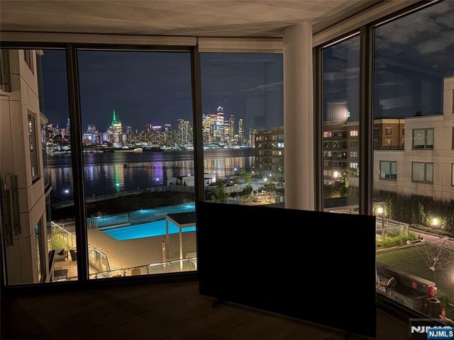 9 Ave At Port Imperial 509, West New York, NJ 07093