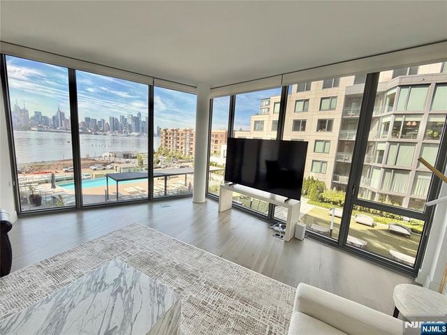 9 Ave At Port Imperial 509, West New York, NJ 07093