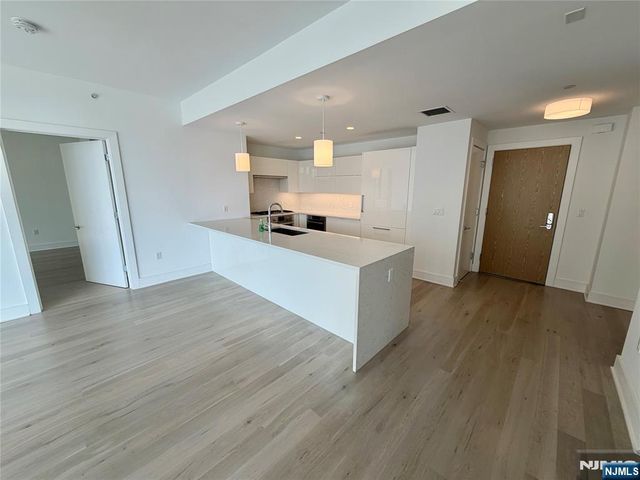 9 Ave At Port Imperial 509, West New York, NJ 07093