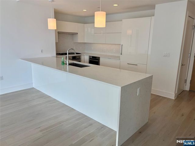 9 Ave At Port Imperial 509, West New York, NJ 07093