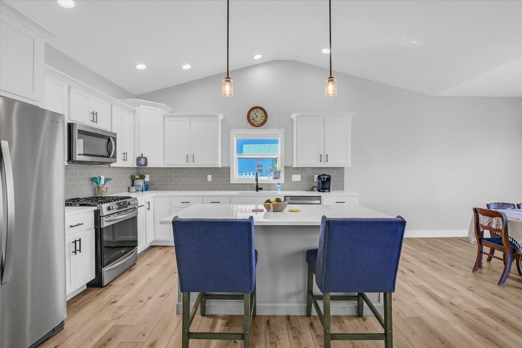 Image 11 of property listing at 1709 Littlefield Lane, Mahomet, IL 61853