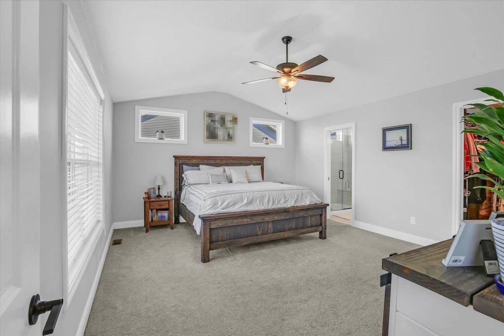 Image 17 of property listing at 1709 Littlefield Lane, Mahomet, IL 61853