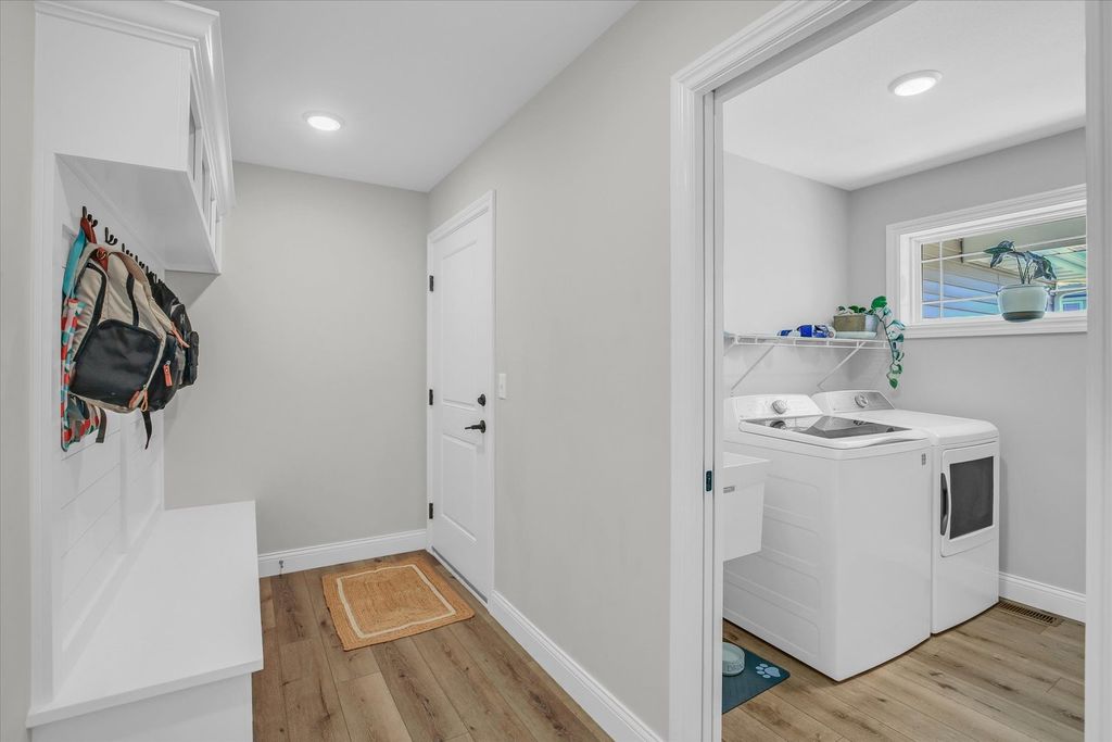 Image 26 of property listing at 1709 Littlefield Lane, Mahomet, IL 61853