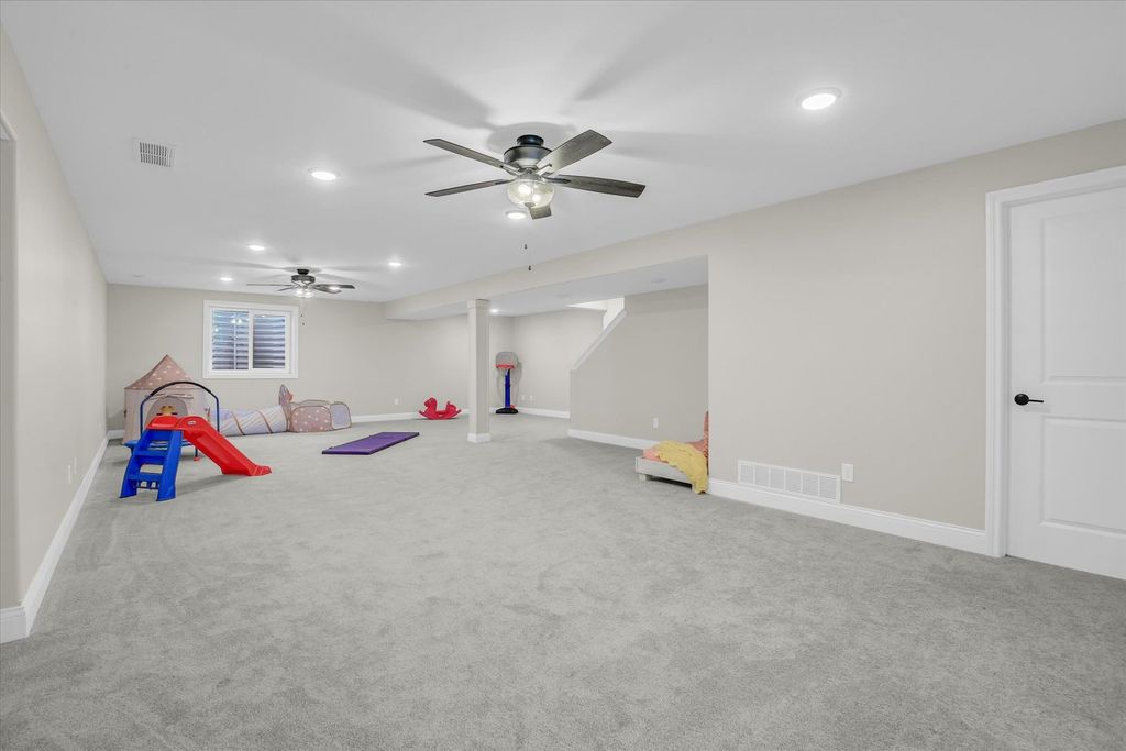 Image 30 of property listing at 1709 Littlefield Lane, Mahomet, IL 61853