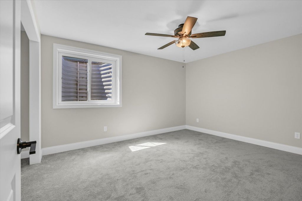 Image 31 of property listing at 1709 Littlefield Lane, Mahomet, IL 61853