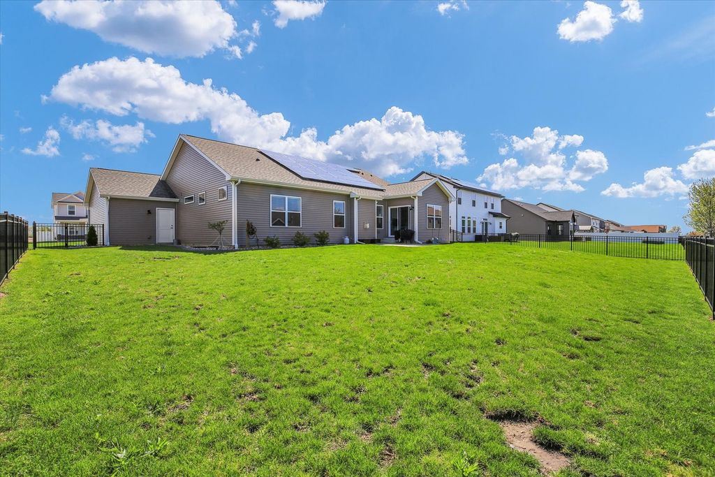 Image 35 of property listing at 1709 Littlefield Lane, Mahomet, IL 61853