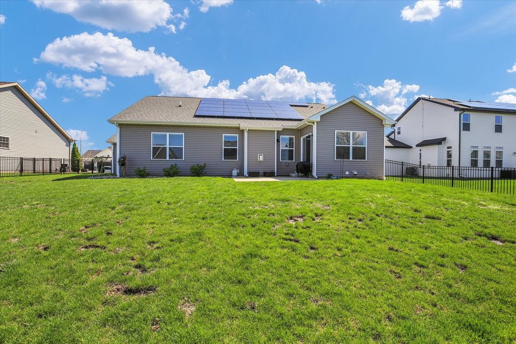 Image 36 of property listing at 1709 Littlefield Lane, Mahomet, IL 61853