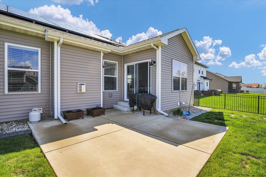 Image 37 of property listing at 1709 Littlefield Lane, Mahomet, IL 61853