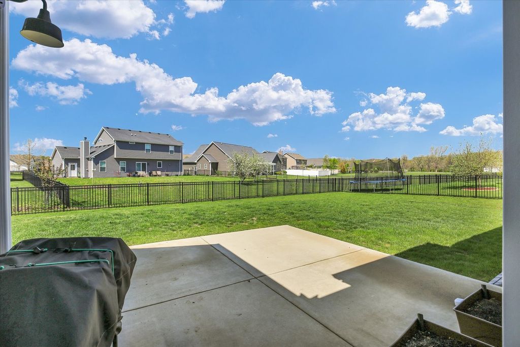 Image 38 of property listing at 1709 Littlefield Lane, Mahomet, IL 61853