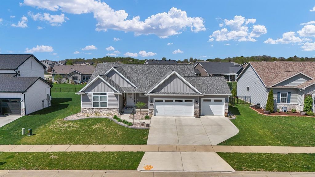 Image 39 of property listing at 1709 Littlefield Lane, Mahomet, IL 61853