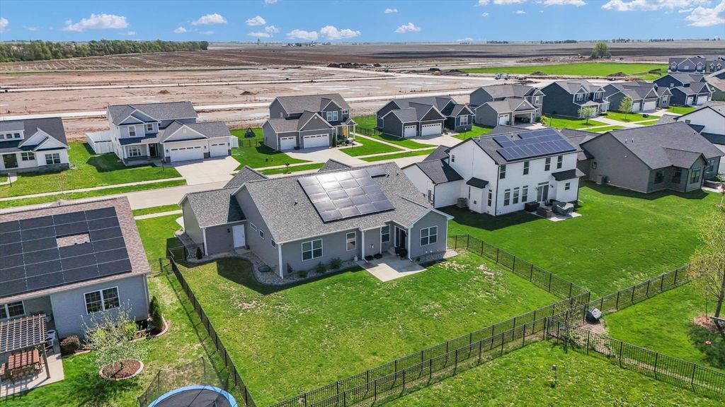 Image 40 of property listing at 1709 Littlefield Lane, Mahomet, IL 61853