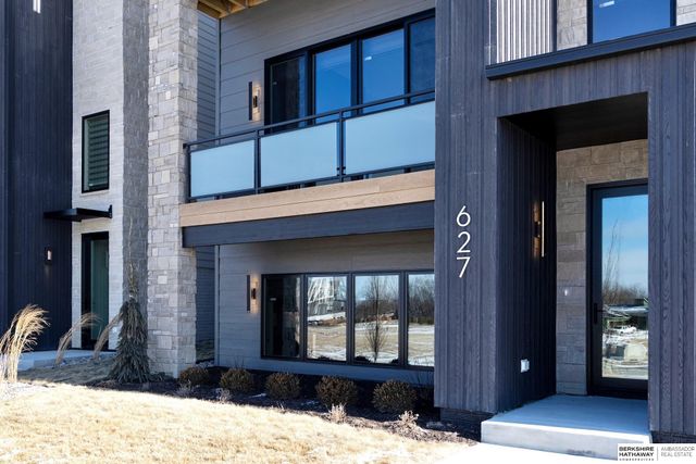 627 S 148 Street, Omaha, NE 68154
