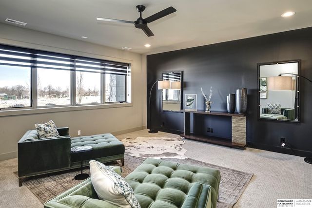 627 S 148 Street, Omaha, NE 68154