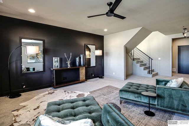 627 S 148 Street, Omaha, NE 68154