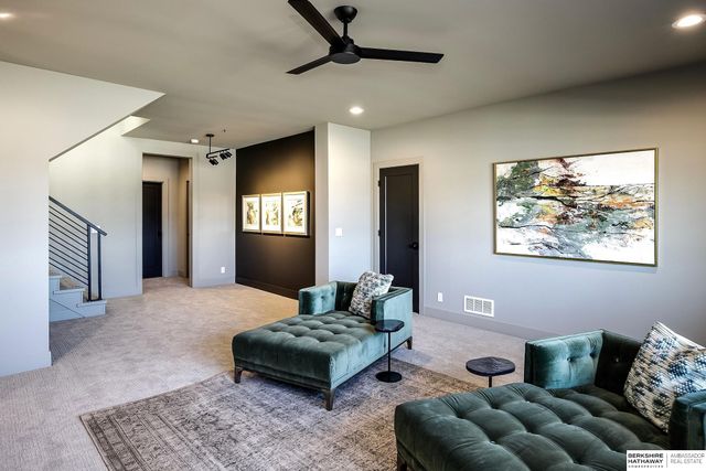 627 S 148 Street, Omaha, NE 68154