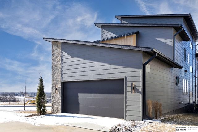 627 S 148 Street, Omaha, NE 68154