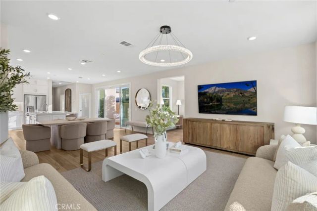 410 Chorus, Irvine, CA 92618