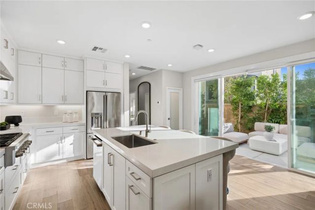 410 Chorus, Irvine, CA 92618