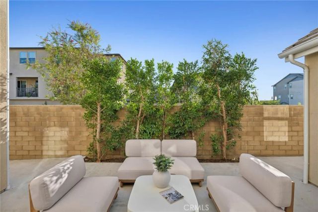 410 Chorus, Irvine, CA 92618