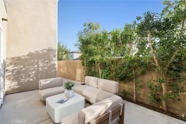 410 Chorus, Irvine, CA 92618