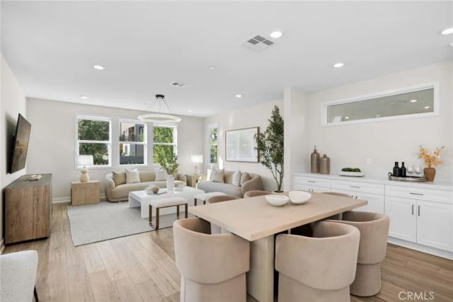 410 Chorus, Irvine, CA 92618
