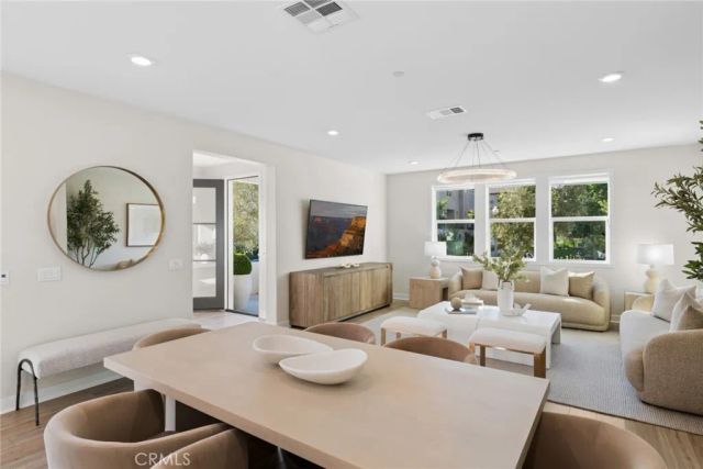 410 Chorus, Irvine, CA 92618
