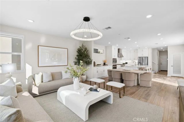 410 Chorus, Irvine, CA 92618