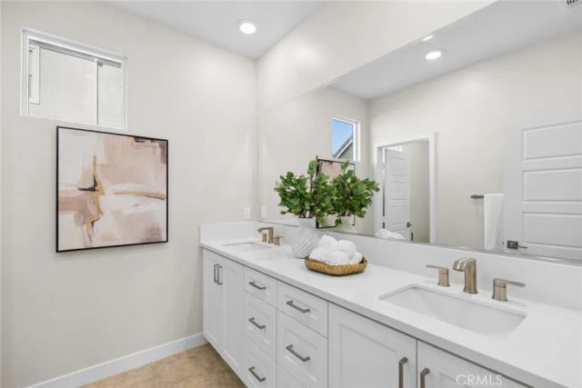 410 Chorus, Irvine, CA 92618