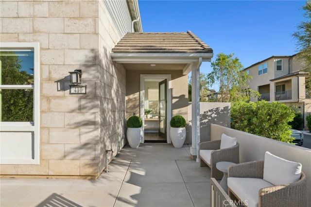 410 Chorus, Irvine, CA 92618