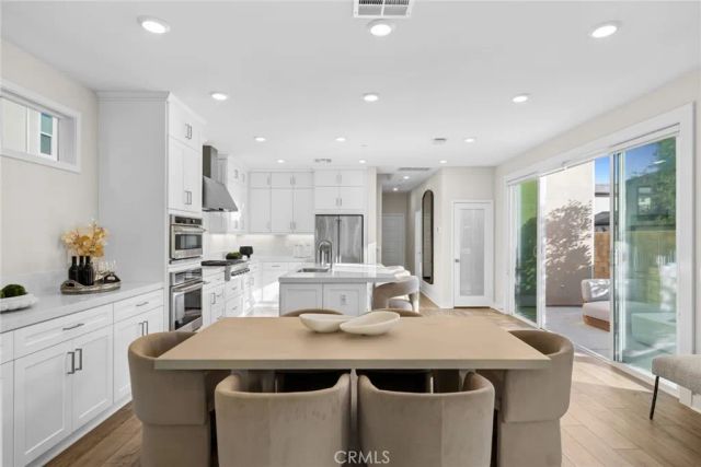 410 Chorus, Irvine, CA 92618