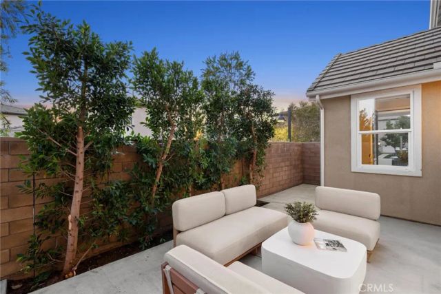 410 Chorus, Irvine, CA 92618