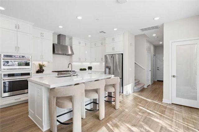 410 Chorus, Irvine, CA 92618